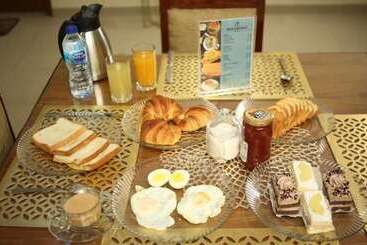 تختخواب و صبحانه World Inn Karachi