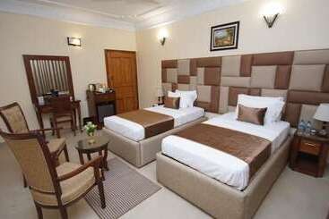 تختخواب و صبحانه World Inn Karachi