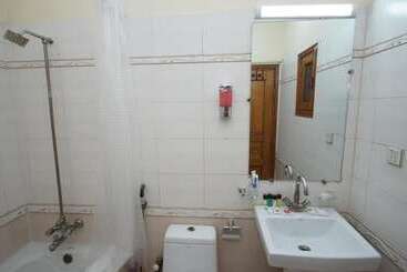 تختخواب و صبحانه World Inn Karachi