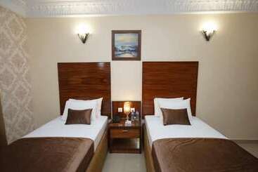 تختخواب و صبحانه World Inn Karachi