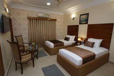 تختخواب و صبحانه World Inn Karachi