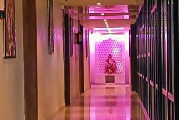 هتل Ekta International !! 300 Mts From Baba Baidyanath Dham Temple !!