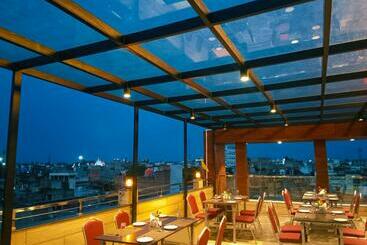 هتل Ekta International !! 300 Mts From Baba Baidyanath Dham Temple !!