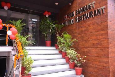 هتل Ekta International !! 300 Mts From Baba Baidyanath Dham Temple !!