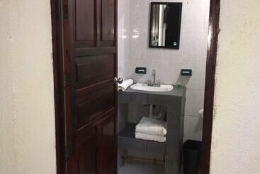 هتل Hostal Casa Del Abogado