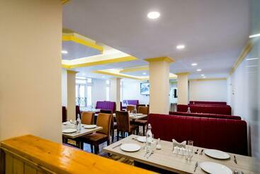 هتل Sparrow Cherry Resort 2 Min Walk To Mg Marg
