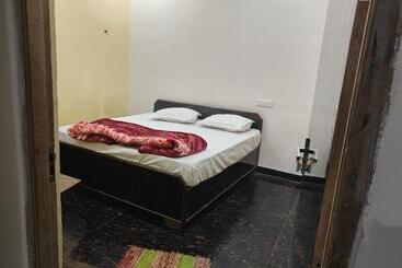 پانسیون Sky Inn Paying Guest House
