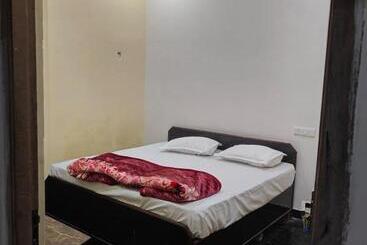 پانسیون Sky Inn Paying Guest House