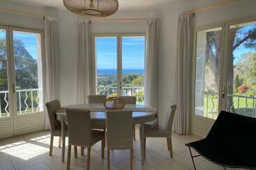 Superbe Bastide Vue Mer 12 14 Couchages