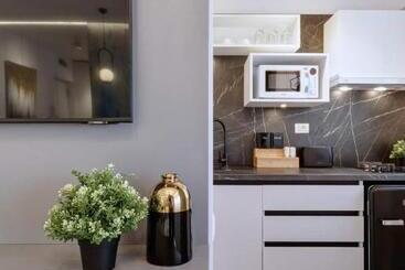 Government Deluxe Studio By Magic Apartments