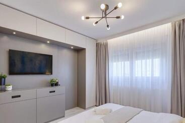 Government Deluxe Studio By Magic Apartments
