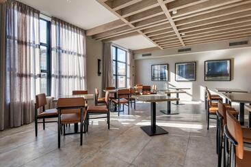 Cambria Hotel Portland Downtown Old Port