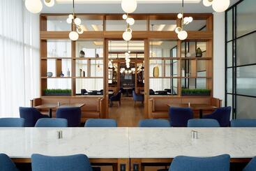 هتل Courtyard By Marriott Montreal Midtown