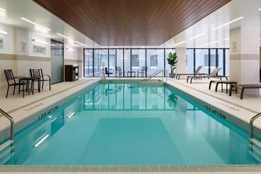 هتل Courtyard By Marriott Montreal Midtown