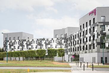 Отель Moxy Paris Val D Europe