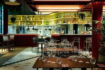 هتل Moxy Paris Val D Europe