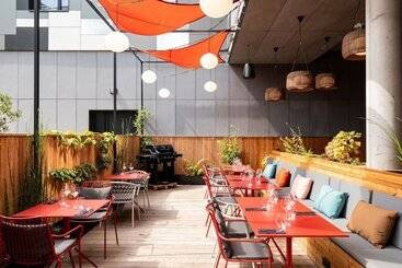 هتل Moxy Paris Val D Europe