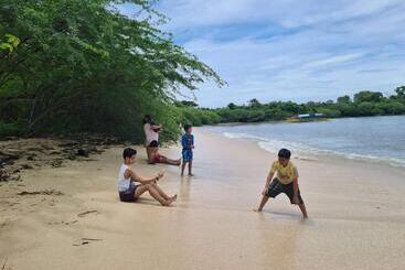 پانسیون Calatagan S Bahay Kubo   With Beach Access