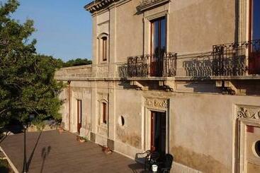 ペンション Casale Ciricó Tra Catania E Siracusa