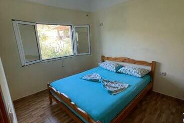 پانسیون Qeparo Hill Apartments