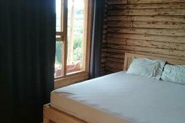 تختخواب و صبحانه Lycian Cedar House