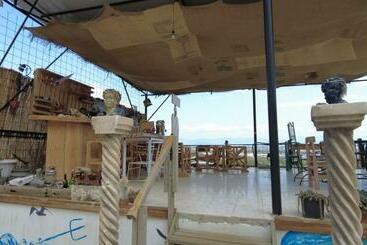 تختخواب و صبحانه Lycian Cedar House