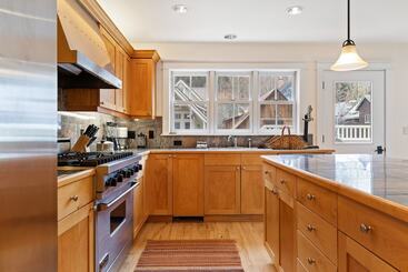 آپارتمانهای توریستها Legacy House By Avantstay Beautiful 4bdr Home In Great Location W Hot Tub