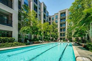 Luxury 1br Condo Montrose Med Center Galleria