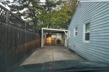 Medford 2 Bedroom Cottage To Movie, Park, Downtown