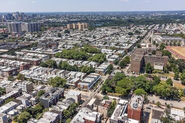 Trendy Fairmount Gem 5 Star Location, Roof Deck, Parking, Gr8 For Families