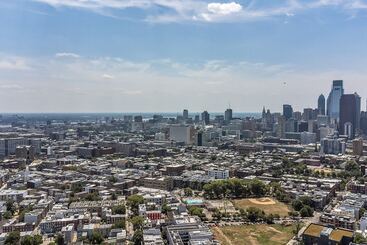 Trendy Fairmount Gem 5 Star Location, Roof Deck, Parking, Gr8 For Families