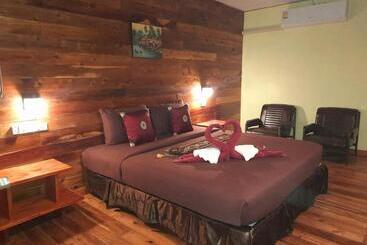 هتل Coconut Lanta Resort @klong Dow Beach