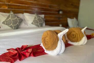 هتل Coconut Lanta Resort @klong Dow Beach
