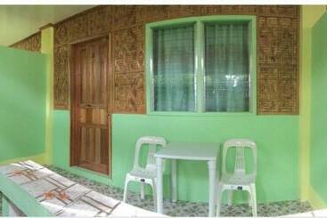 هتل کپسول Malunggay S Inn