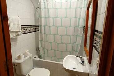 پانسیون Hostal Moncada