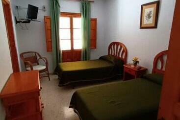 پانسیون Hostal Moncada