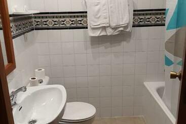 پانسیون Hostal Moncada