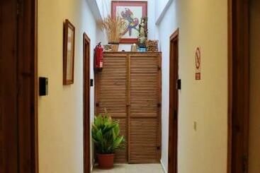 پانسیون Hostal Moncada