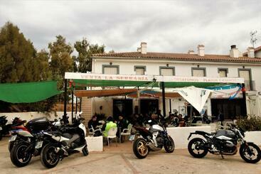 پانسیون Hostal Moncada
