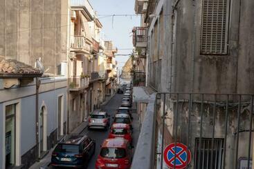 بنسيون L Angolo Di Acitrezza