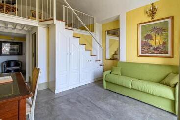 پانسیون Suites Luisa Sanfelice