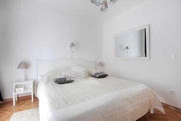 پانسیون Tinel Rooms Old City Center