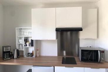 Rond Point Studio Cosy Et Central Avec Balcon