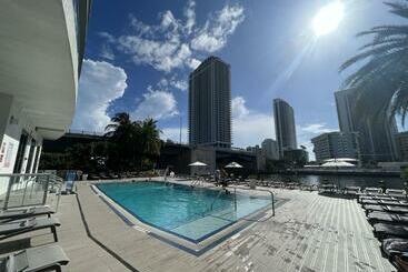23rd Floor Luxury & Spacious Beachwalk Resort Apartment With Amazing View