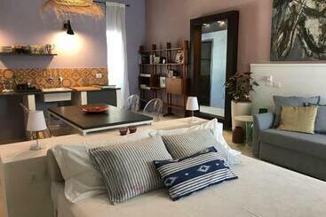 تختخواب و صبحانه Casapiuholidaysicilia  Adults Only