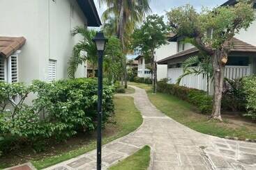 Finest Accommodation Renfrew Place 1 Bedroom Apt # 42 New Kgn 4  12 Renfrew Rd
