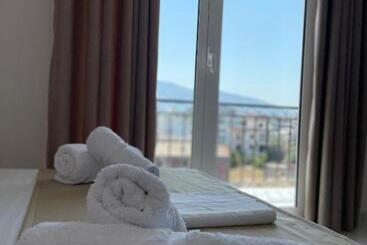 هتل Golden Hill Ksamil