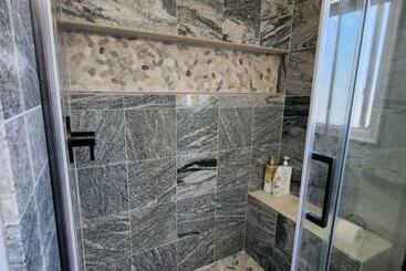 Modern 4 Bed Bungalow San Leandro Oakland Airport Washerdryer Ideal For Long Term Stay