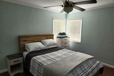 Modern 4 Bed Bungalow San Leandro Oakland Airport Washerdryer Ideal For Long Term Stay