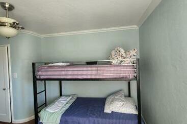 Modern 4 Bed Bungalow San Leandro Oakland Airport Washerdryer Ideal For Long Term Stay